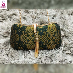 Clutch Bag✅Material : Tenun Songket
✅Measurement : 8 inch (width) x 5 inch (length)
Beg songket clutch adalah beg yang dihasilkan dengan menggunakan kain songket yang indah. KPurseSongket TradisiTradisi ModenClutch Bag