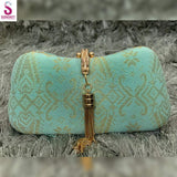 Clutch Bag✅Material : Tenun Songket
✅Measurement : 8 inch (width) x 5 inch (length)
Beg songket clutch adalah beg yang dihasilkan dengan menggunakan kain songket yang indah. KPurseSongket TradisiTradisi ModenClutch Bag