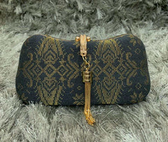 Clutch Bag✅Material : Tenun Songket
✅Measurement : 8 inch (width) x 5 inch (length)
Beg songket clutch adalah beg yang dihasilkan dengan menggunakan kain songket yang indah. KPurseSongket TradisiTradisi ModenClutch Bag